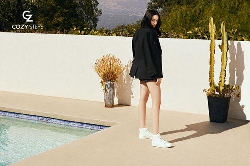 艾玛杜蒙特红色背景,红色背景下的璀璨星光