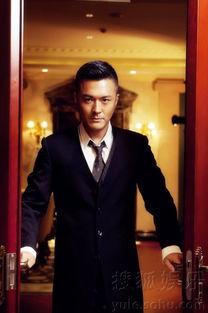 于小伟的家庭背景,出身寒门，逆袭人生