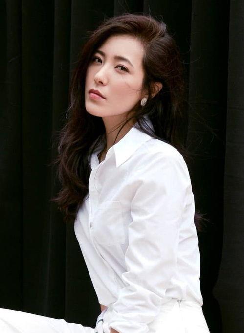 曾黎性感照片,光影交织下的绝美风采